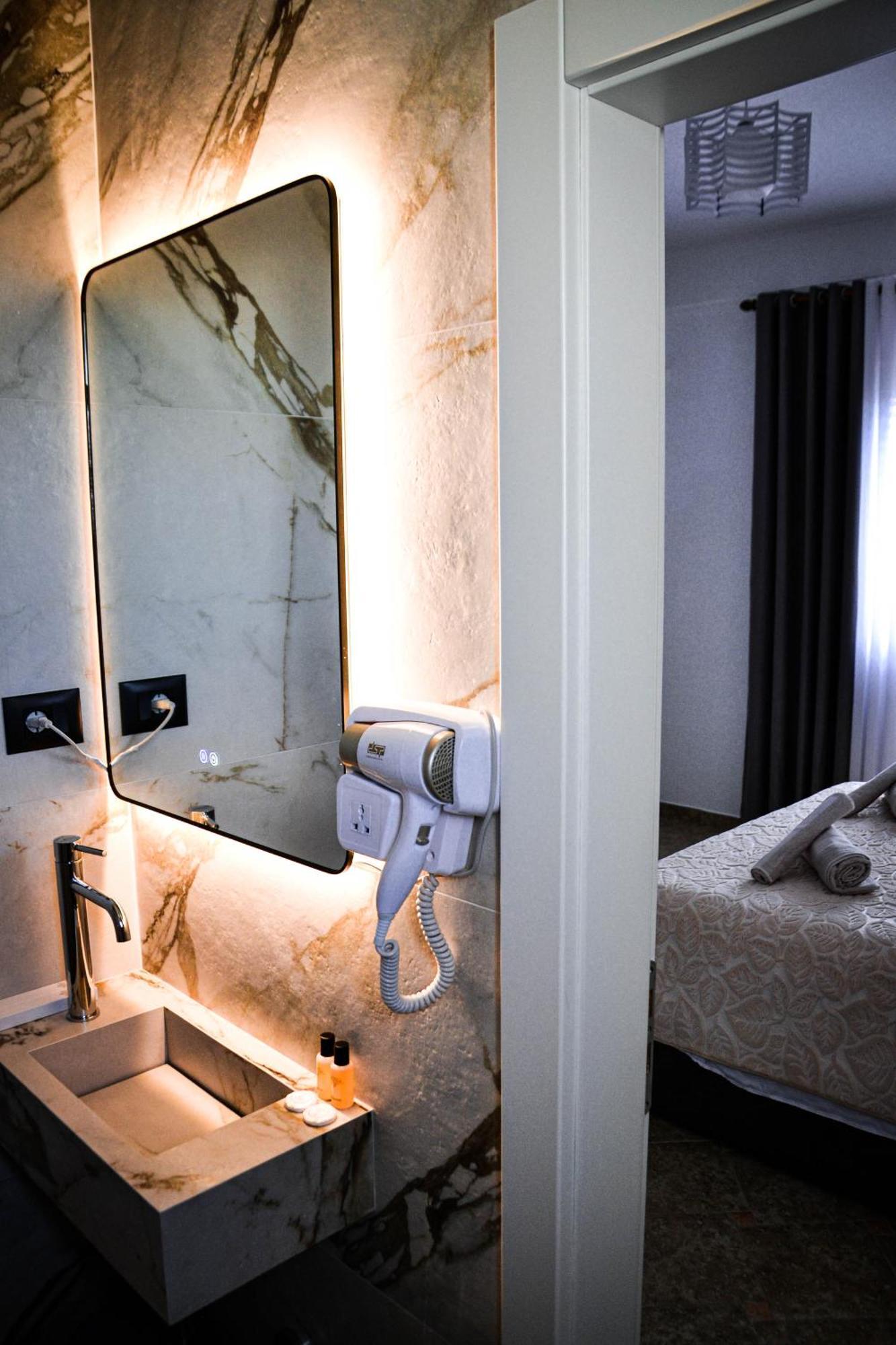Horizont Apart-Hotel Shkodër エクステリア 写真